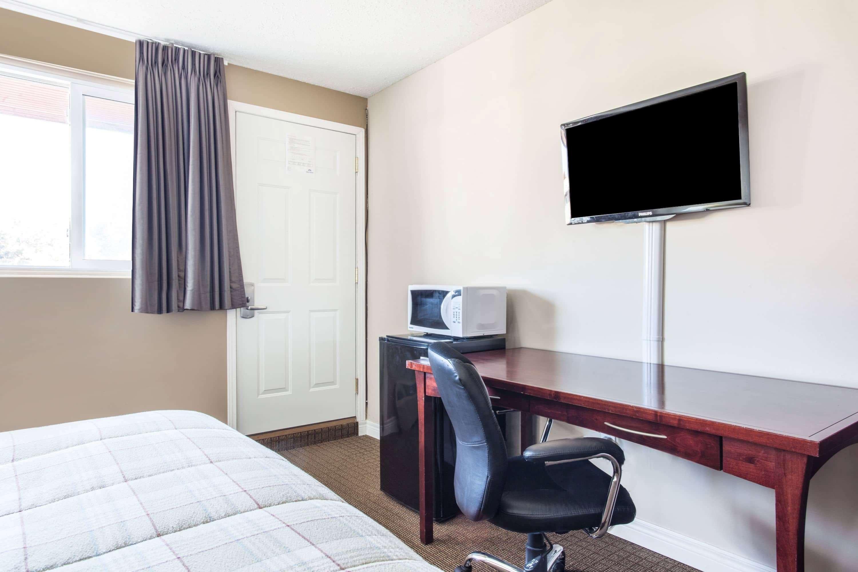 Howard Johnson Inn By Wyndham Kingston Exterior foto